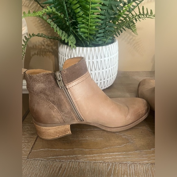 Korks Leather and Suede Zipper Booties Nude Tan Size 6.5 - Picture 5 of 14